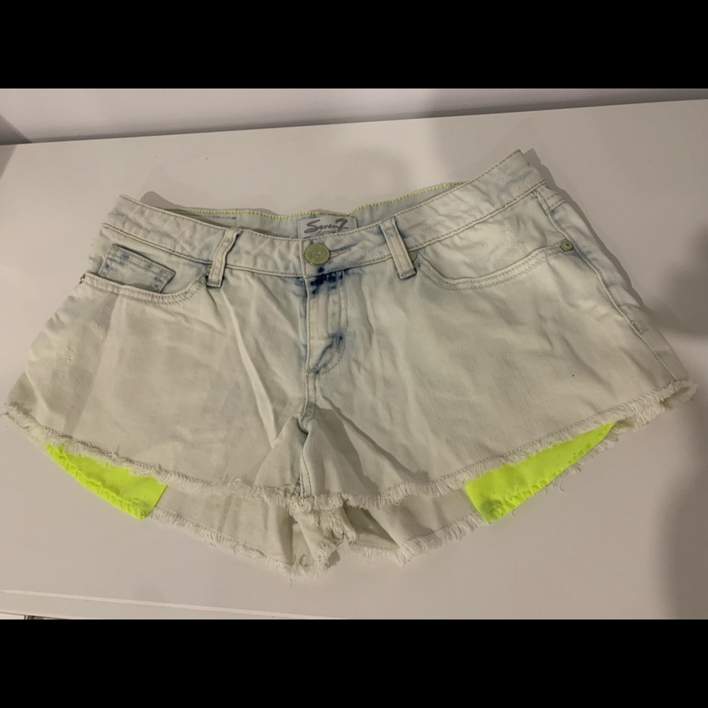 Seven7 jeans shorts with neon yellow pockets